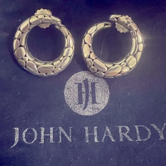 *Authentic RARE John Hardy Sterling Kali Pebble Hoop Horn Earrings! - Picture 1 of 6
